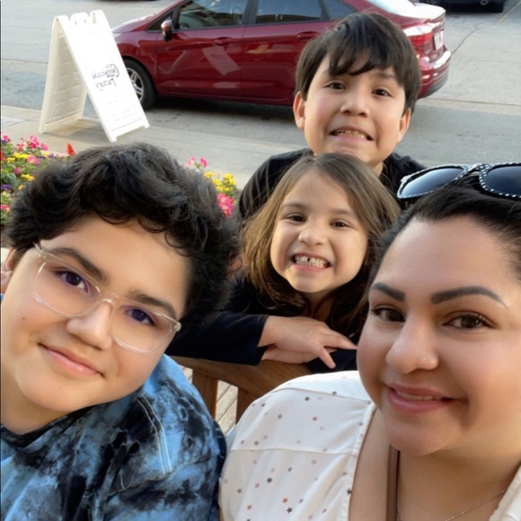 Meet your Posher, Mari - Picture 3 of 3